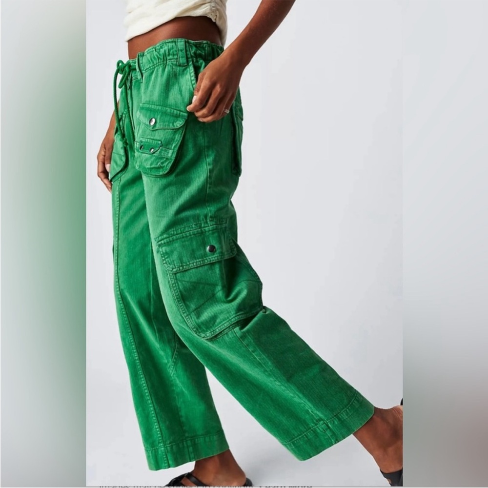 Free People Vibrant Green Cropped Tahiti Cargo Pants - Picture 4 of 9